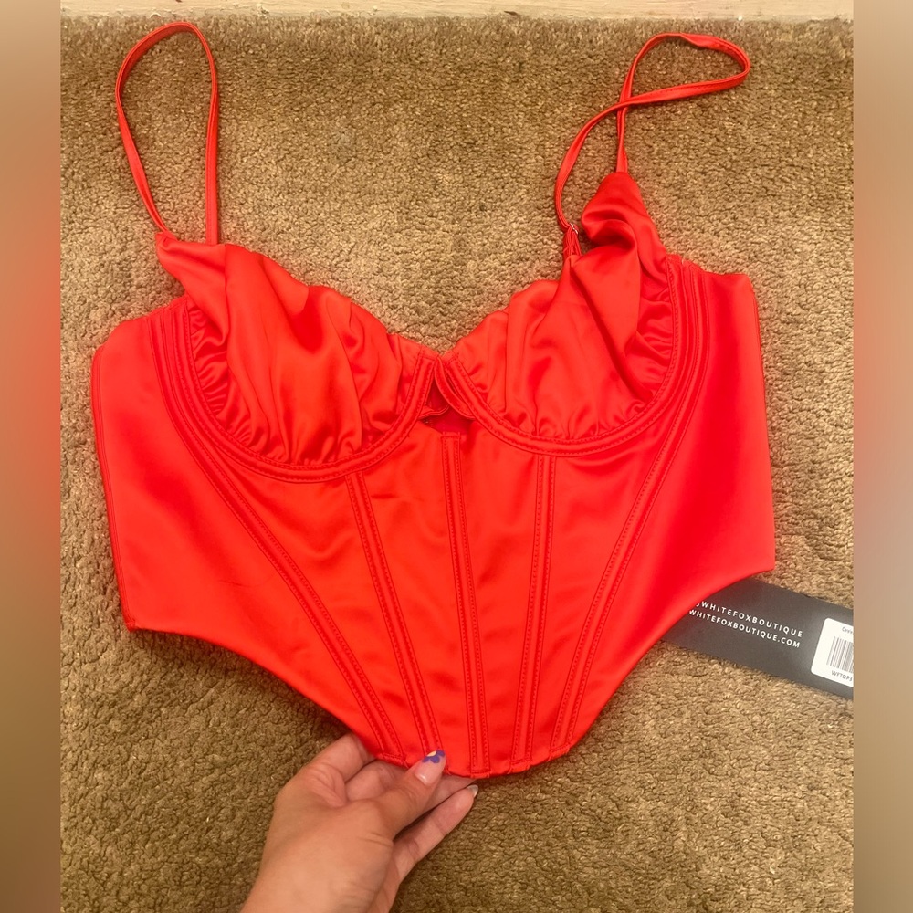 White fox boutique Boustier cropped shirt.